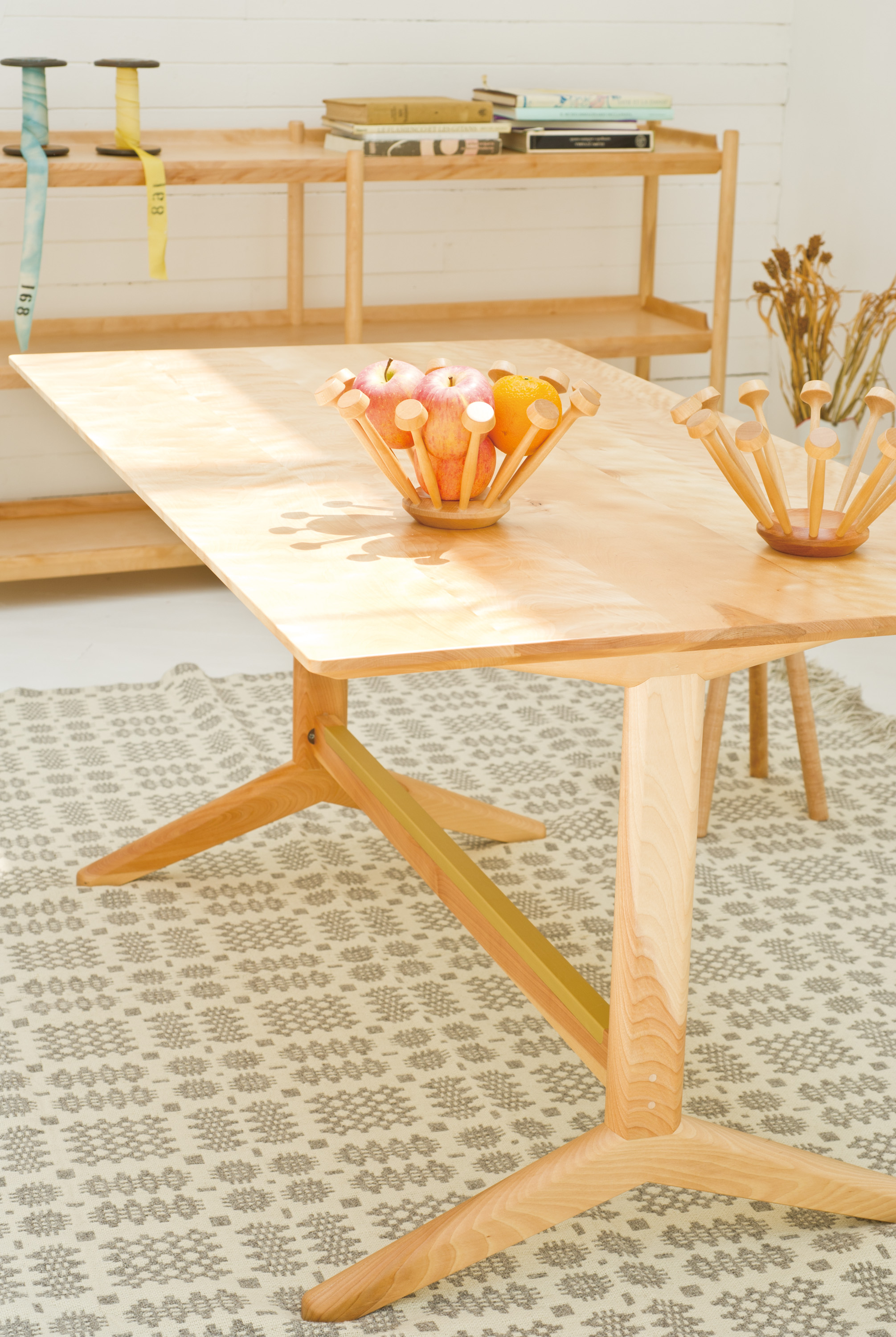 ダニエル家具 シンプルな無垢のテーブル - ダニエルブログ